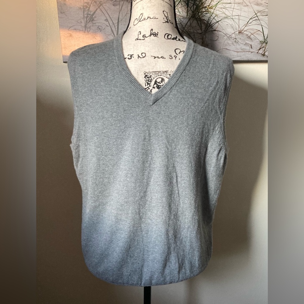 Express Men’s size large grey sweater vest, cotton/merino wool